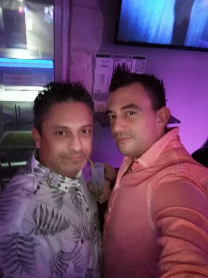 Chez Chris Et Greg Leilighet Uchaud Eksteriør bilde